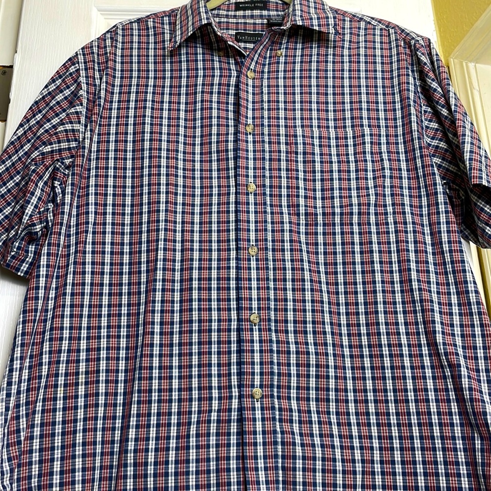Van Heusen Men’s M Button-down plaid shirt